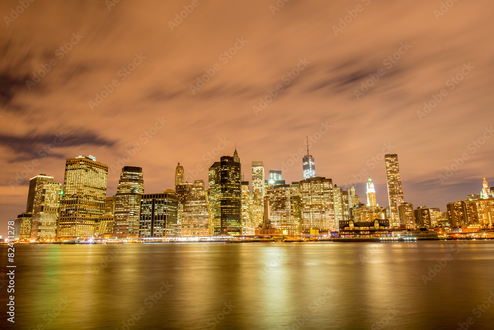 Fototapeta premium Night panorama of Manhattan in New York, USA