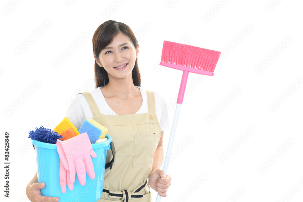 掃除をする女性 掃除をする女性