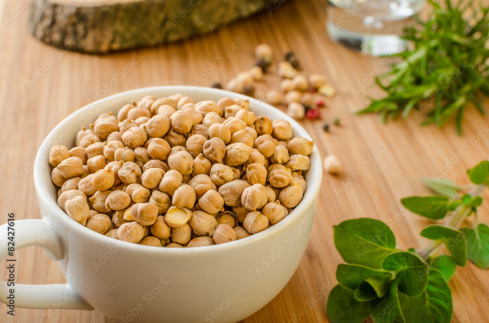 Raw and healthy chickpeas