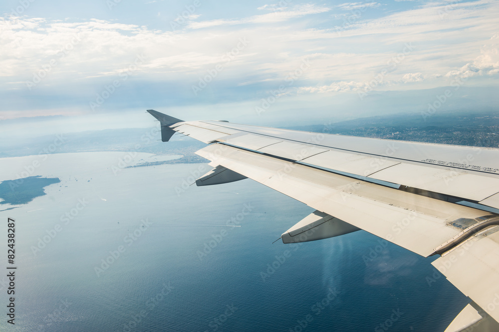 Fototapeta premium Airplane wing out of window