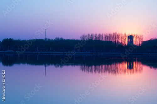 Sunset on the lake © daizuoxin