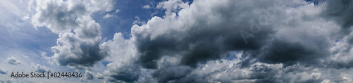 Panoramabild einer Wolkenformation photo