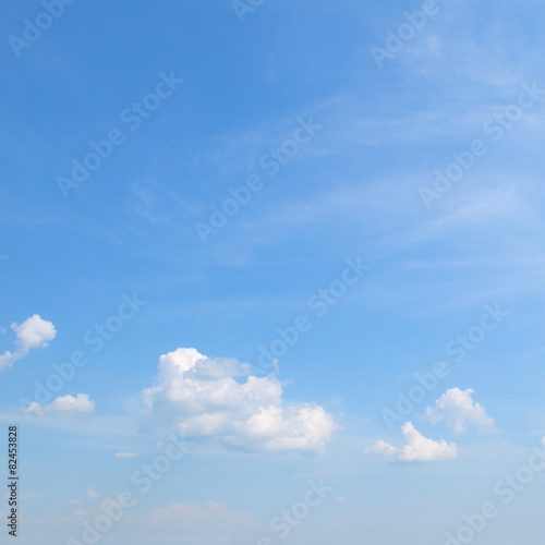 Fototapeta Naklejka Na Ścianę i Meble -  plumose clouds in the blue sky
