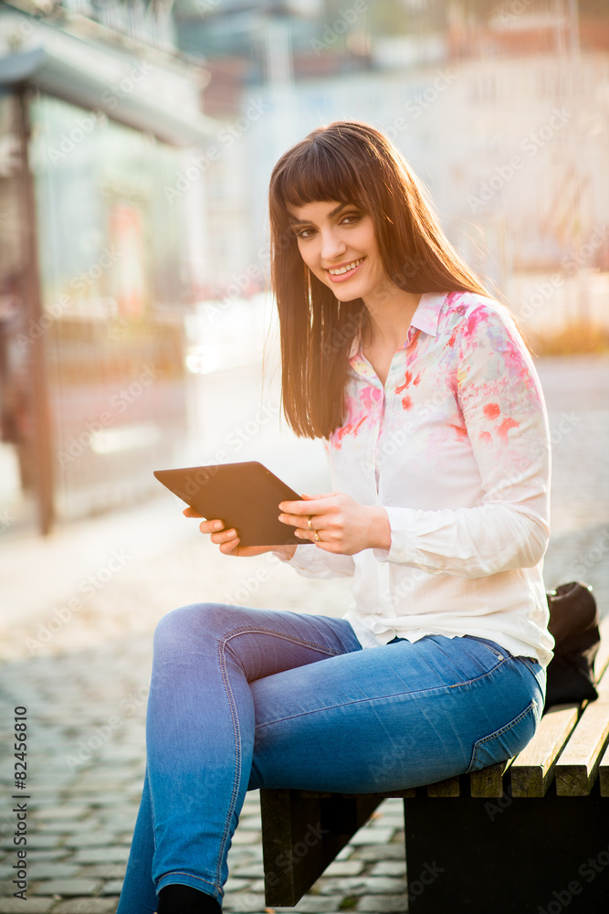 Obraz premium Mobilty - woman with tablet on street