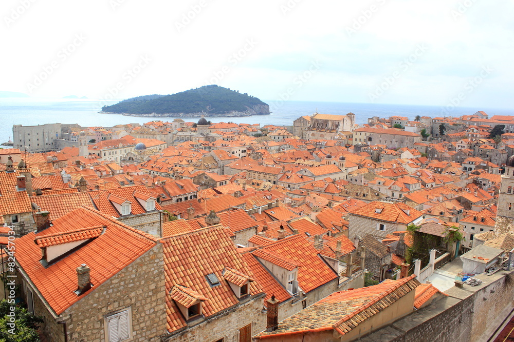 Blick über die Altstadt von Dubrovnik auf die Adria (Kroatien)
