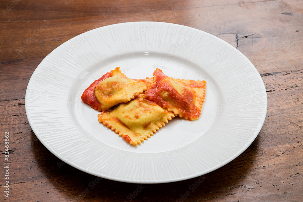 primo di ravioli, pasta italiana fatta in casa primo di ravioli, pasta italiana fatta in casa