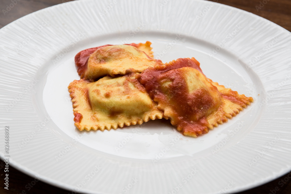 primo di ravioli, pasta italiana fatta in casa primo di ravioli, pasta italiana fatta in casa