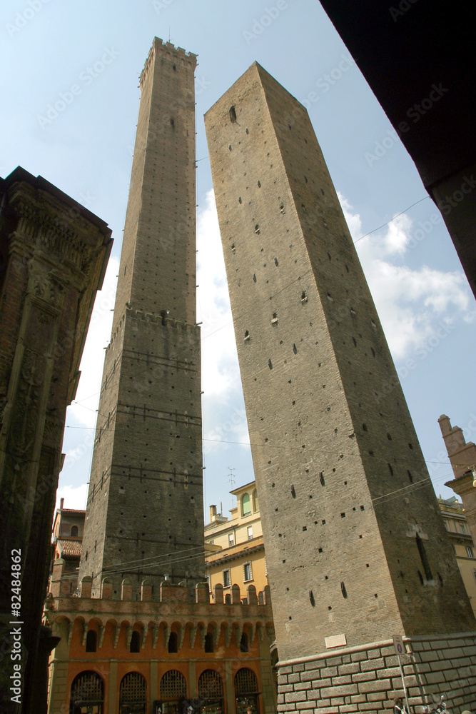 Italia,Emilia Romagna,Bologna,Torre Garisenda e Asinelli.