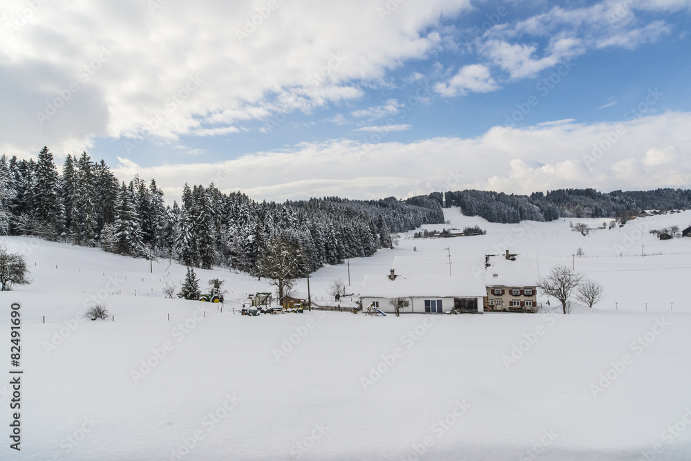 Verschneite Hütte im Allgäu