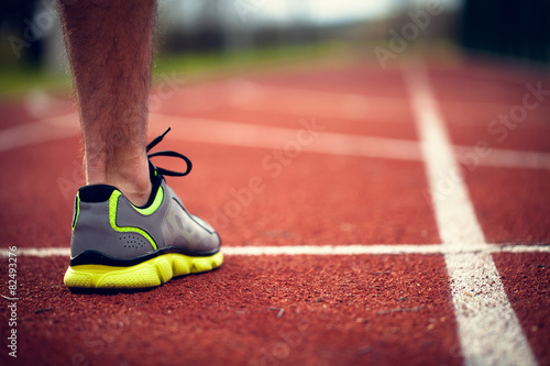 Single foot at the start of track