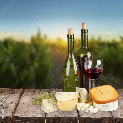 Fototapeta Naklejka Na Ścianę i Meble -  Wine. Wine and cheese
