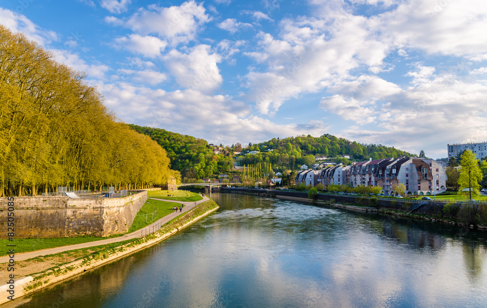 Ταπετσαρία View of Besancon over the Doubs River - France