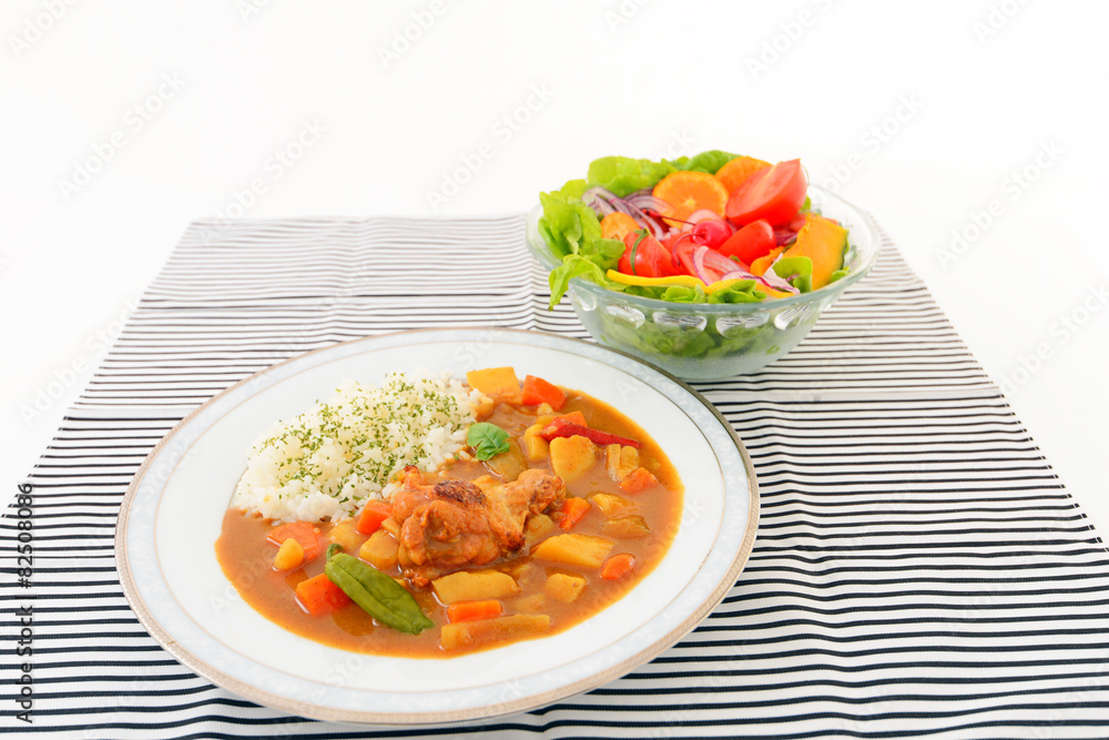 美味しそうなカレーライスとサラダ 美味しそうなカレーライスとサラダ