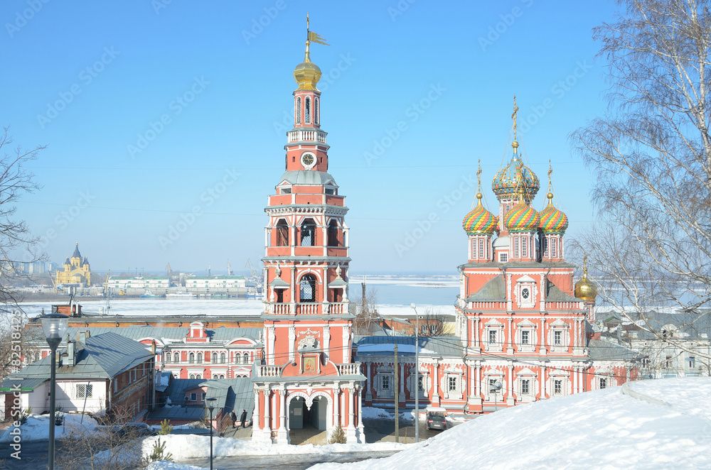 Строгановская церковь в Нижнем Новгороде зимой 