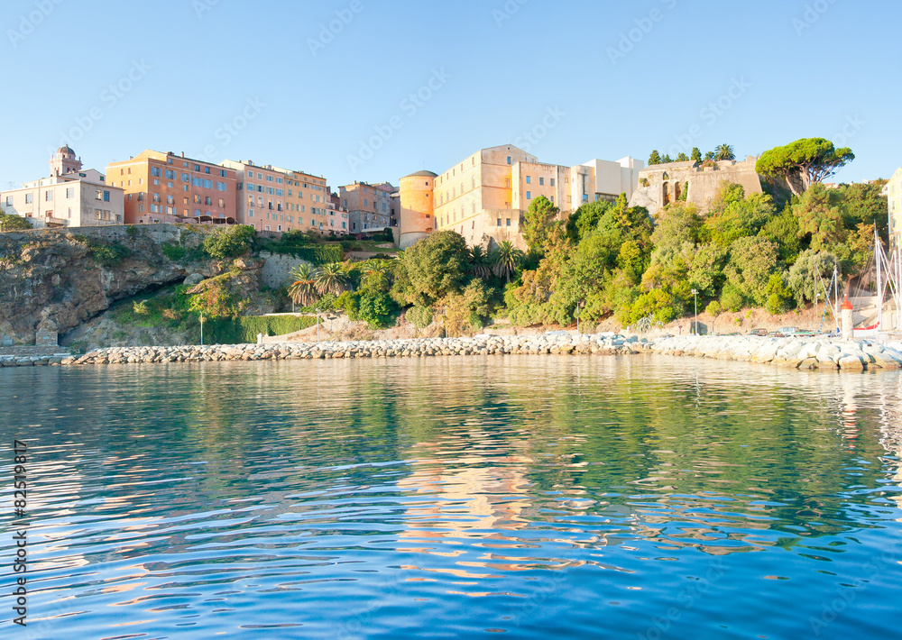 Naklejka premium Corse, Bastia, ville haute vue du port de pêche