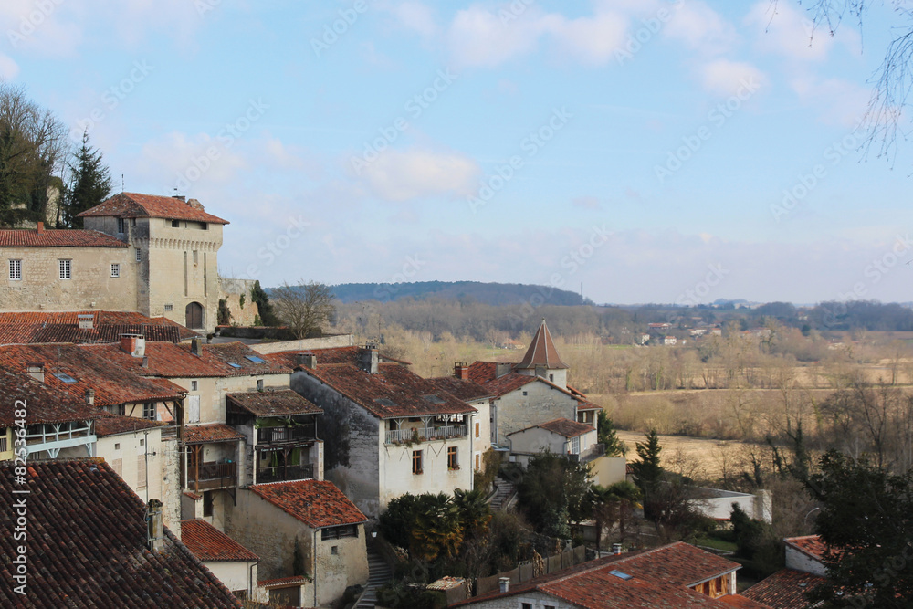 Charente - vue Aubeterre sur dronne - village typique charentes