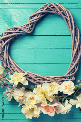 Fototapeta Naklejka Na Ścianę i Meble -  Background with fresh daffodils and heart