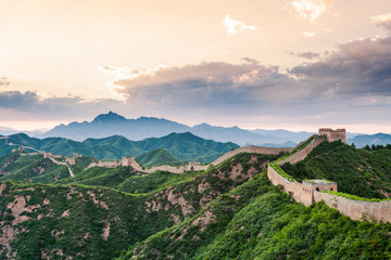 Leinwandbilder Chinesische Mauer Chinesische Mauer in weiter Berglandschaft  © zhu difeng