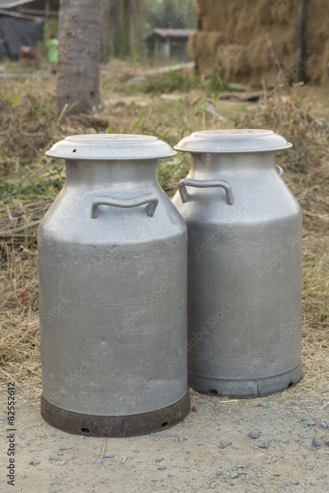 Transports Raw milk to the embodiment cooperatives in Thailand Transports Raw milk to the embodiment cooperatives in Thailand