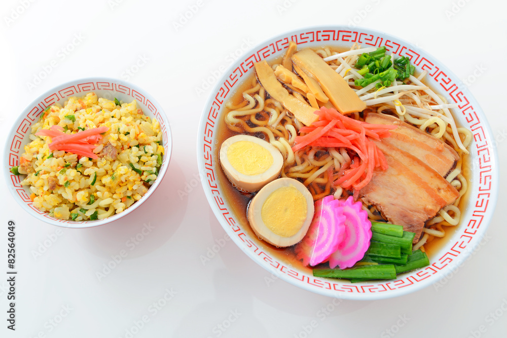 美味しそうなラーメンとチャーハン 美味しそうなラーメンとチャーハン