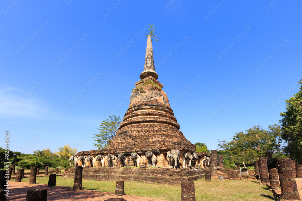 Fototapeta premium Wat Chang Lom, Shukhothai Historical Park, Thailand