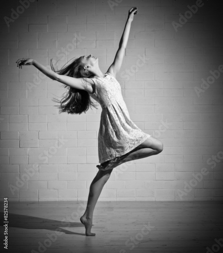 Fototapeta Naklejka Na Ścianę i Meble -  Dancing girl in dress (monochrome ver)