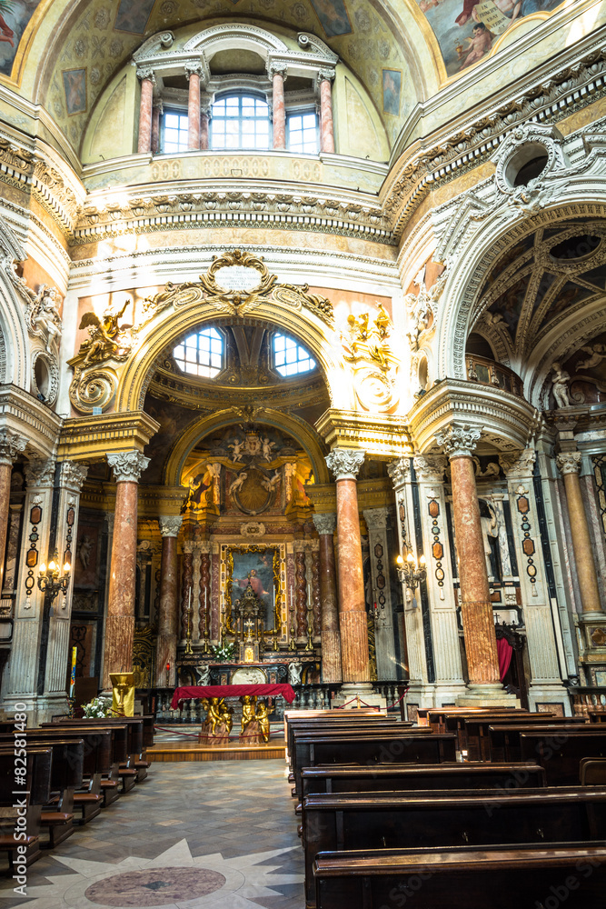 The nave of San Lorenzo Church, Turin