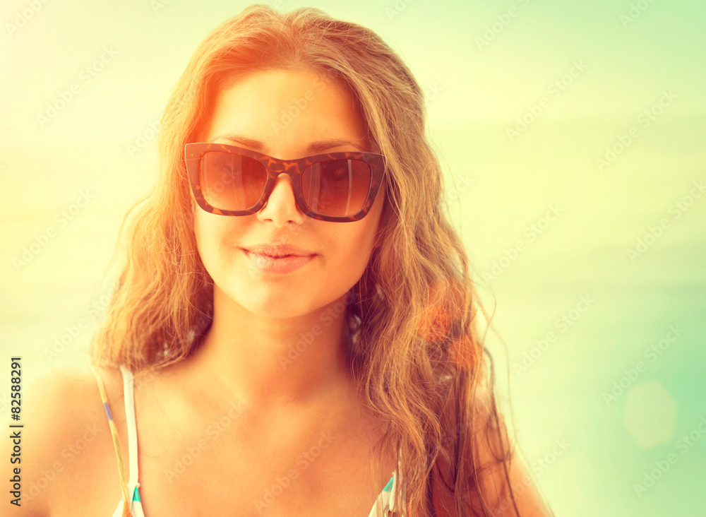 Beautiful woman wearing sunglasses over sea background Beautiful woman wearing sunglasses over sea background