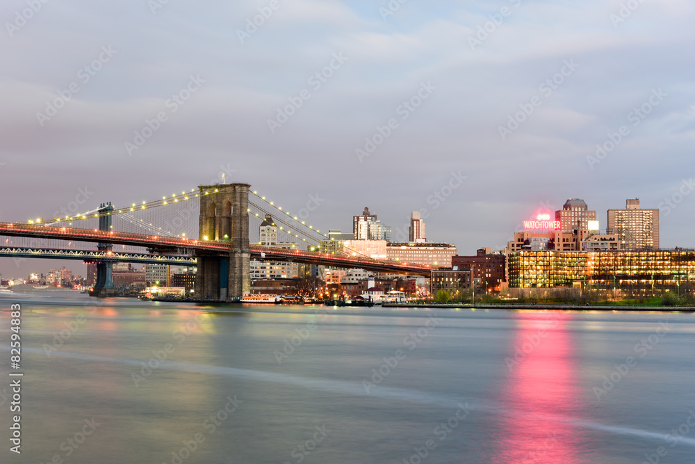Fototapeta premium Brooklyn Bridge and East River