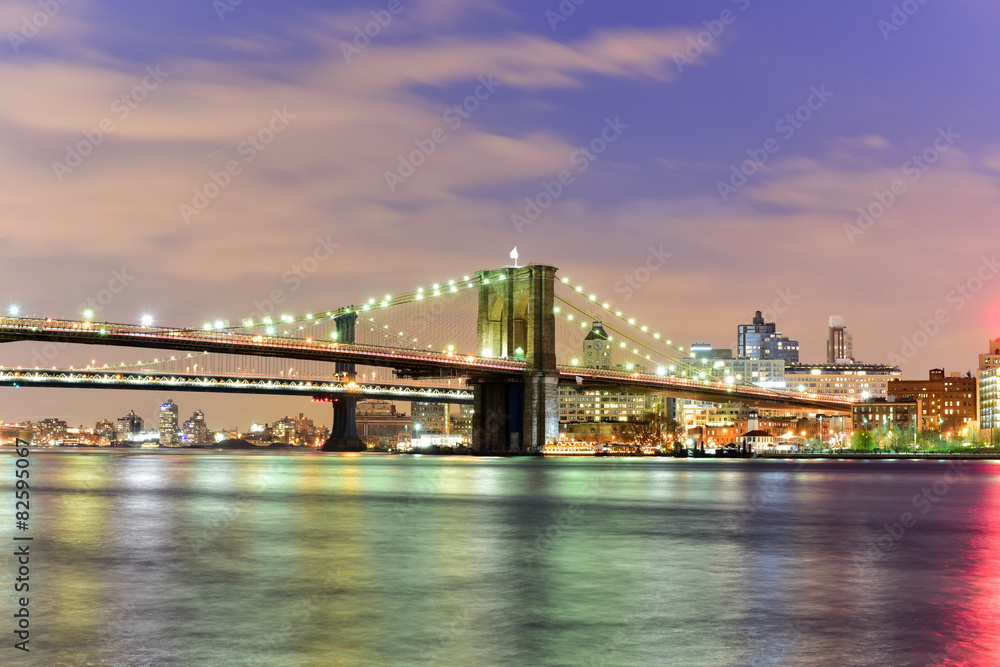 Obraz premium Brooklyn Bridge i East River