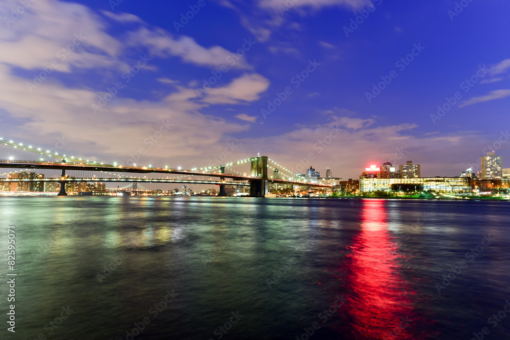 Fototapeta premium Brooklyn Bridge and East River