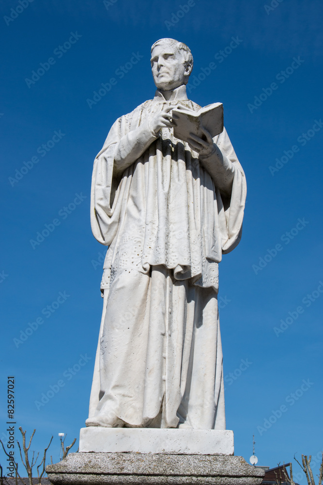 Fototapeta premium Reverend James Canon Roche statue Church Wexford