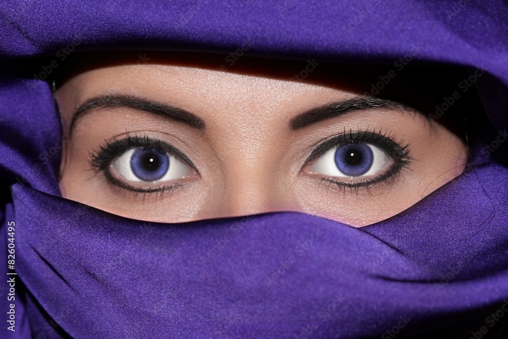 Naklejka premium regard violet
