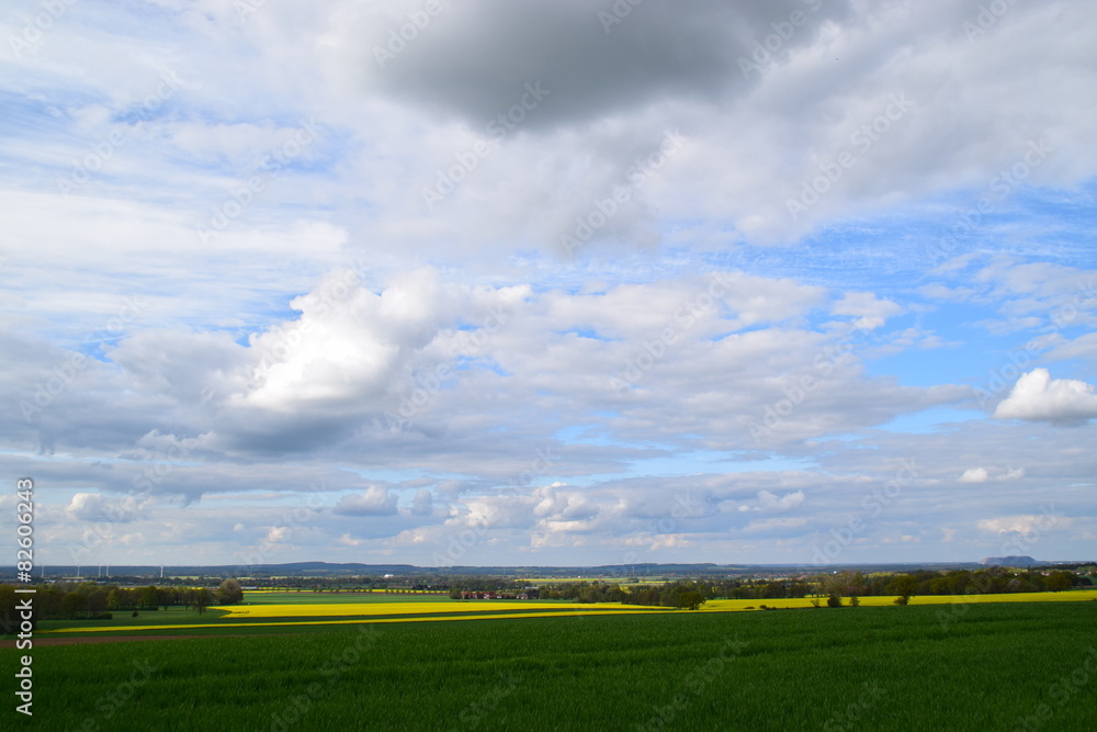 Fototapeta premium Aprilwetter über Schaumburg