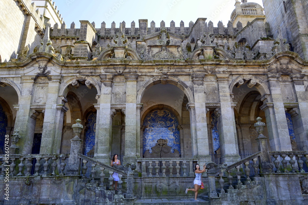 Nartex barroco de la catedral de Oporto. Portugal