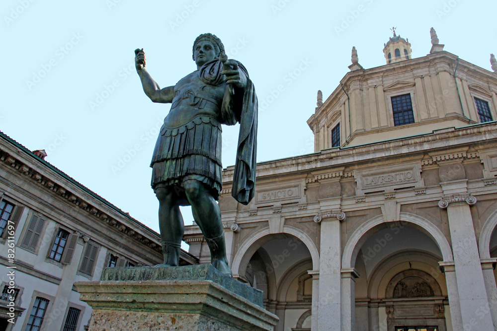 statua di Costantino e Basilica di San Lorenzo; Milano