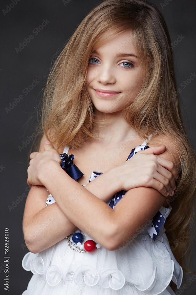 Attractive young girl with blu eyes