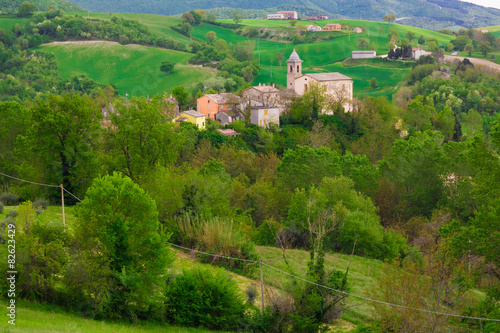 Piccolo paese rurale nella regione marche, Italia.
