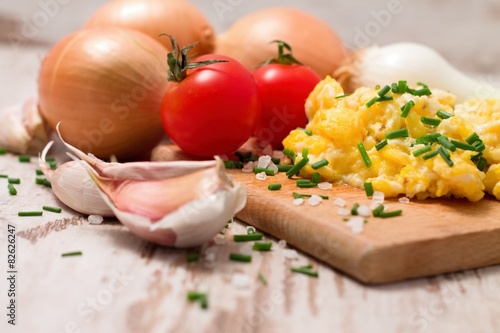 Scrambled eggs with chive, tomatoes, onion, garlic and salt