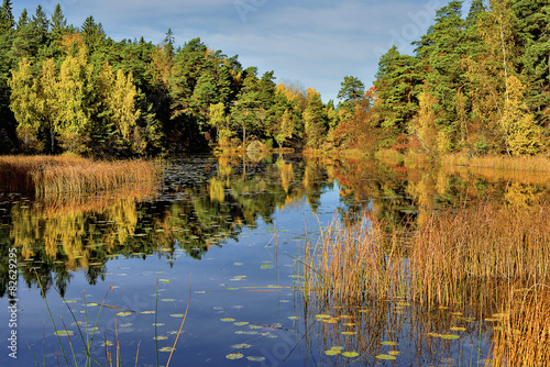 Szwecja, jesień nad jeziorem , Bagarmosen