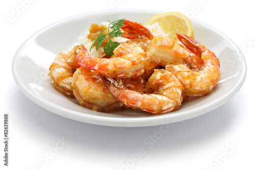garlic shrimp, hawaiian food isolated on white background © uckyo