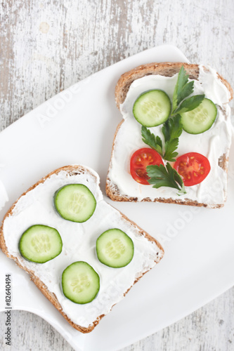 bread with mild cheese, tomato and cucumber