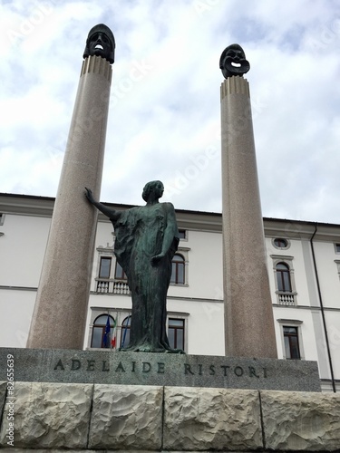 Cividale del Friuli - monumento a Adelaide Ristori