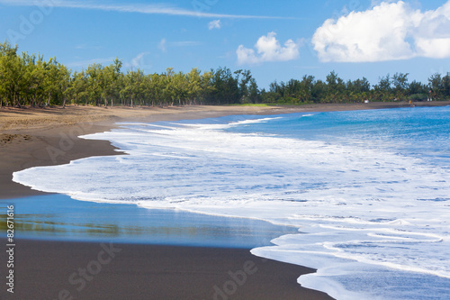 Fototapeta plage de sable noir de l'Etang-Salé, Réunion