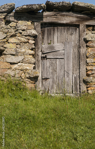 Puerta de madera vieja © lurialur