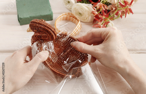 How to make bouquet of flowers in wicker goose. photo