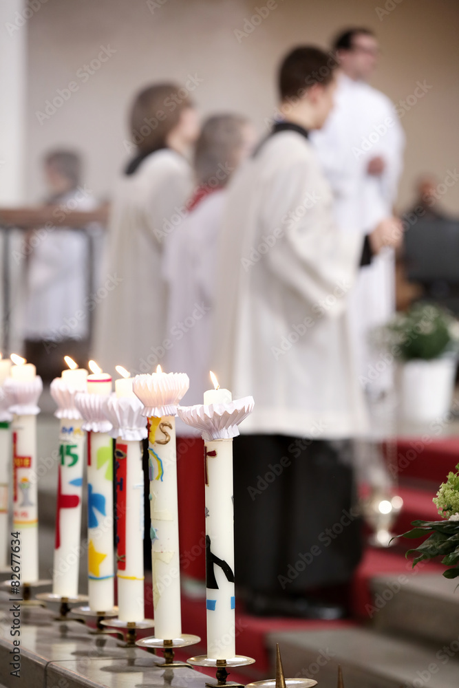 Obraz premium kommunionsfeier in der Kirche