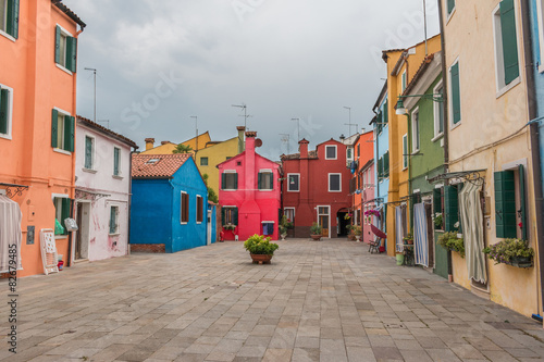 Venise Burano place maisons colorées © Thierry Lubar
