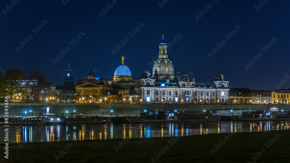 Fototapeta premium Dresden bei Nacht