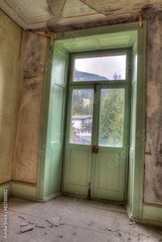 Fenster im Geisterhaus